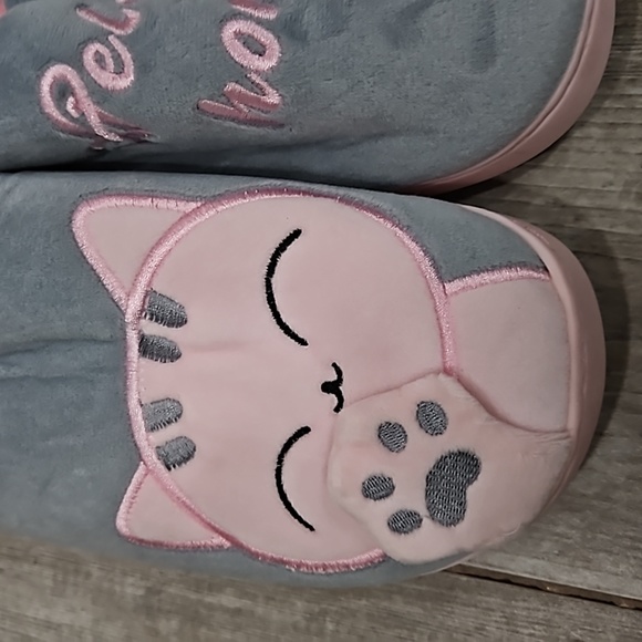 NWOT Kitty Slippers - Picture 3 of 4